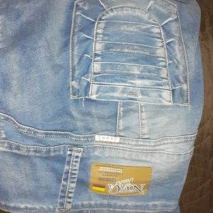 WOMEN'S JEANS